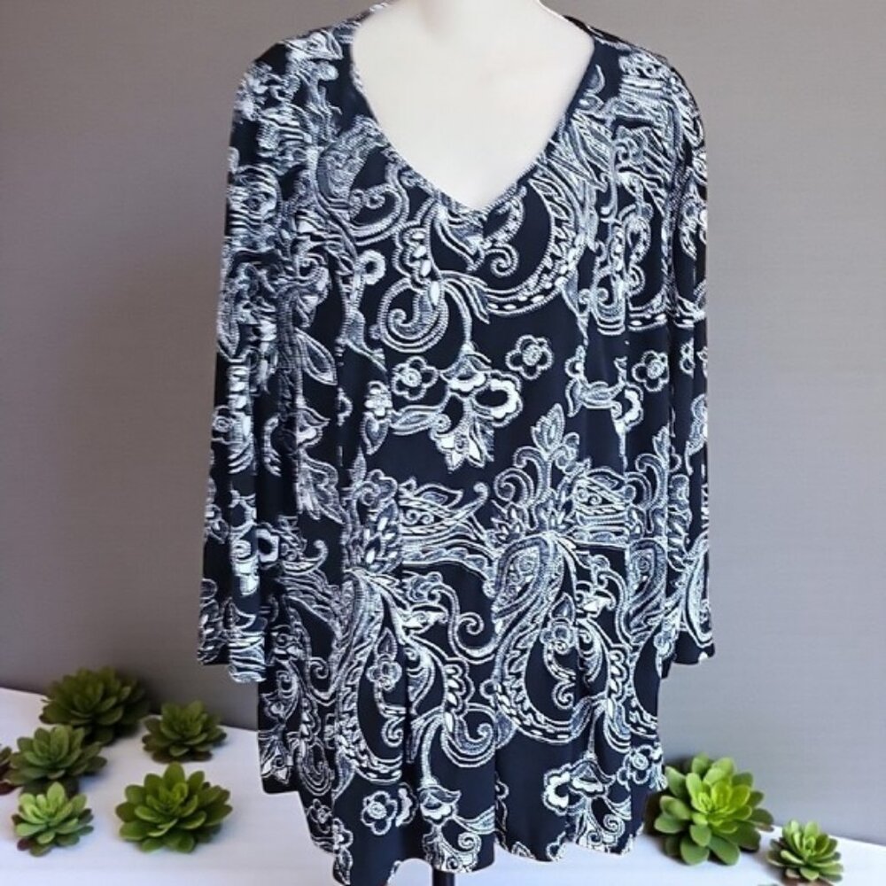 EST. 1848  Black and White Paisley V-Neck Top stretch textured flowing flared